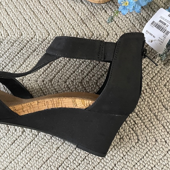 ( NEW ) ST.JOHN’S BAY Black Sandals - Picture 5 of 10